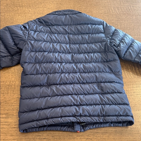 Patagonia Dark Blue Puffer with Bright Red Zippers - Picture 5 of 5